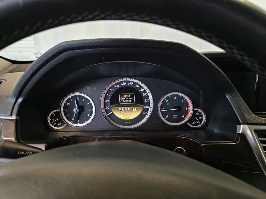 MERCEDES-BENZ E 2011