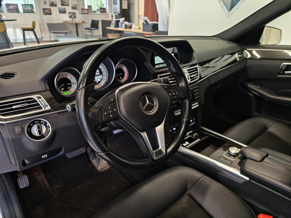 MERCEDES-BENZ E 220 2014