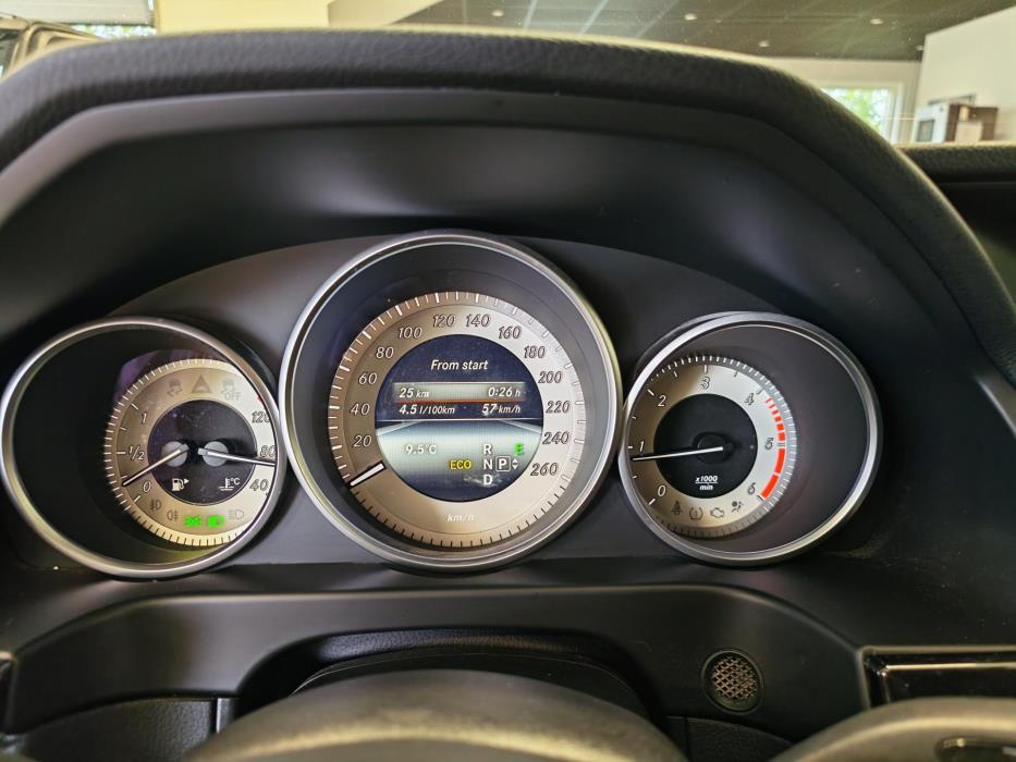 MERCEDES-BENZ E 220 2014