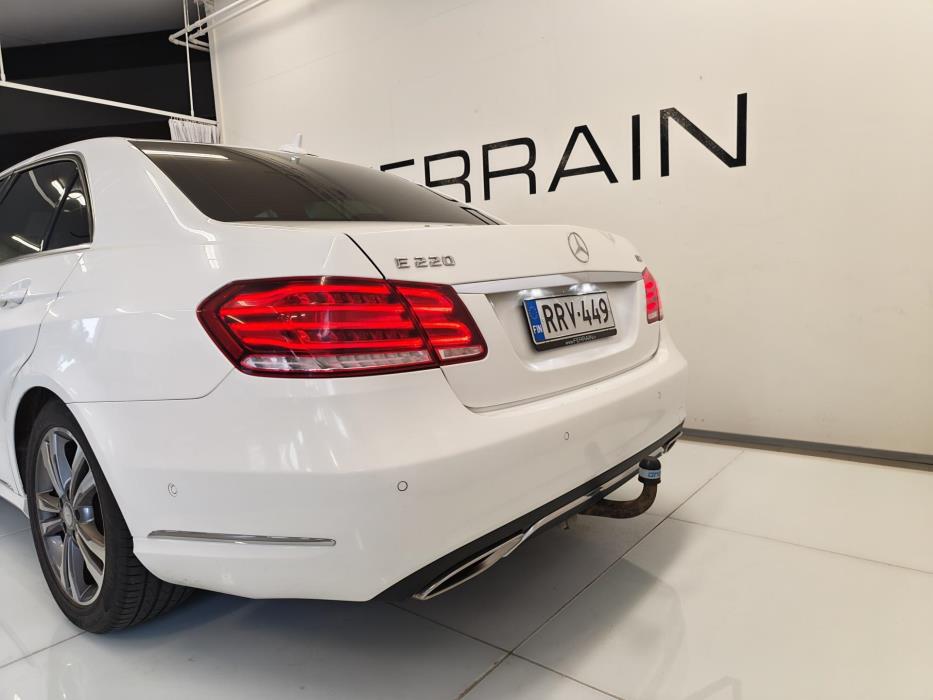 MERCEDES-BENZ E 220 2014