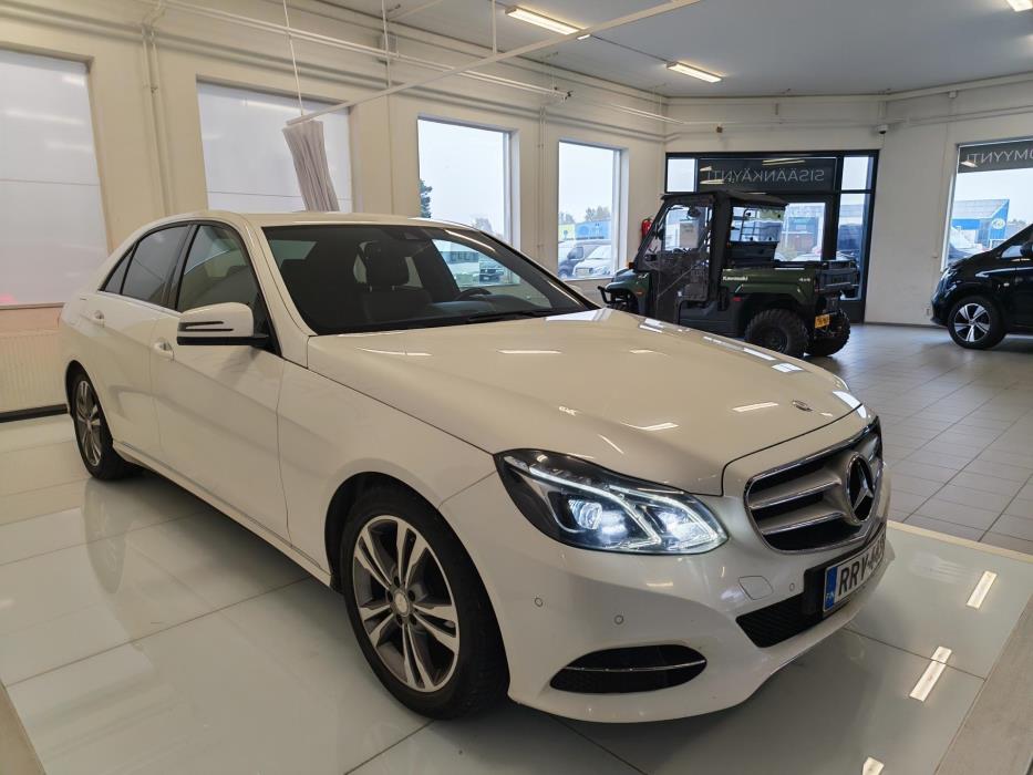 MERCEDES-BENZ E 220 2014