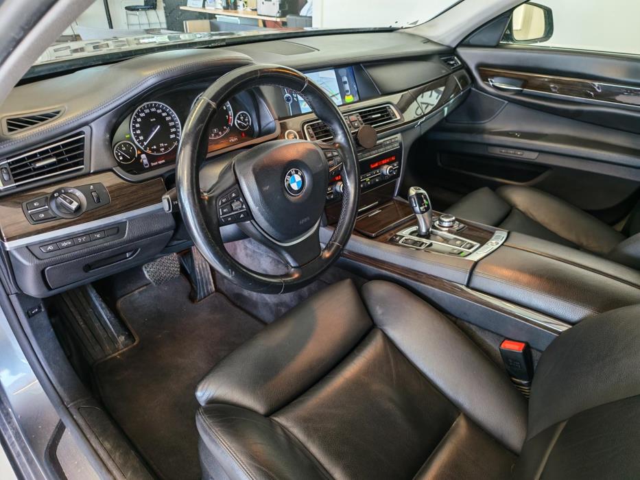 BMW 750 2010