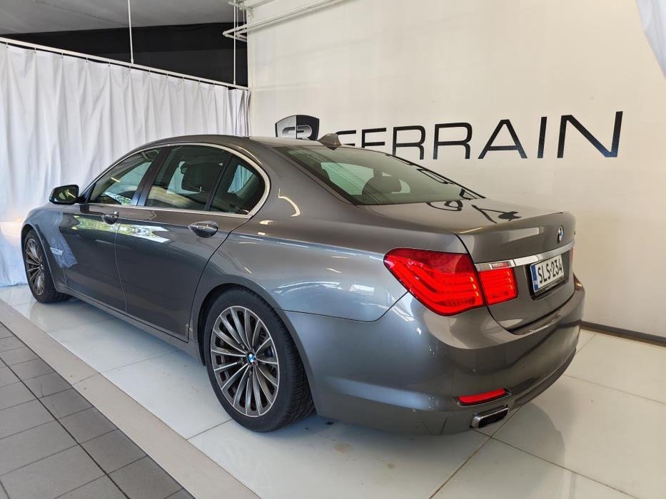 BMW 750 2010