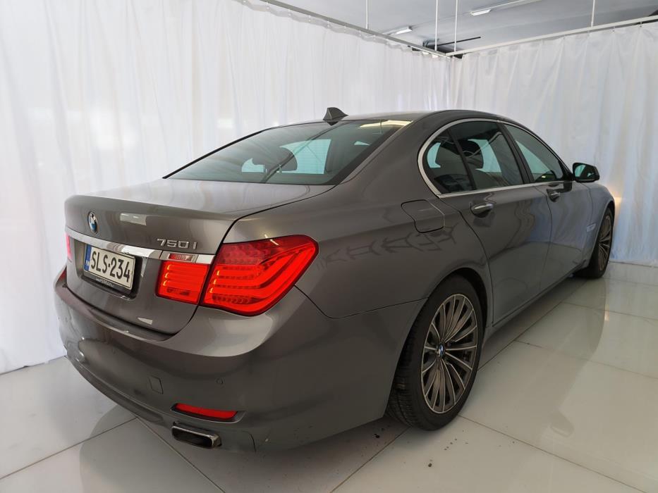 BMW 750 2010