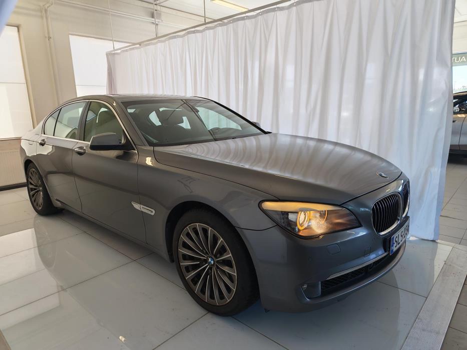 BMW 750 2010