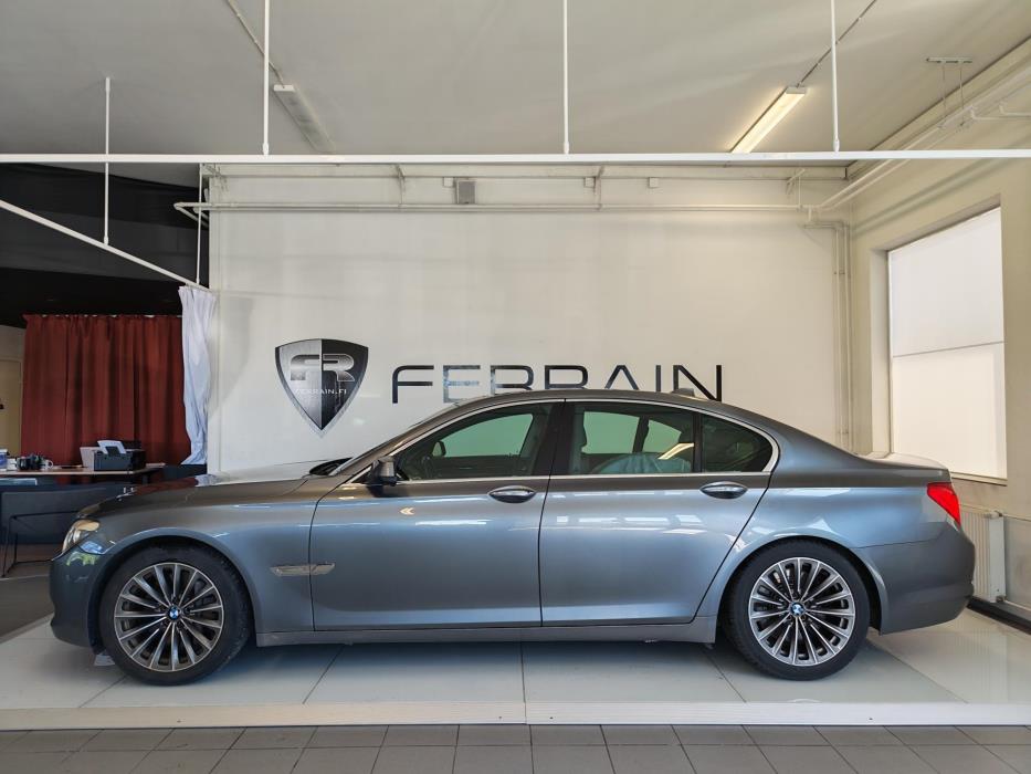 BMW 750 2010