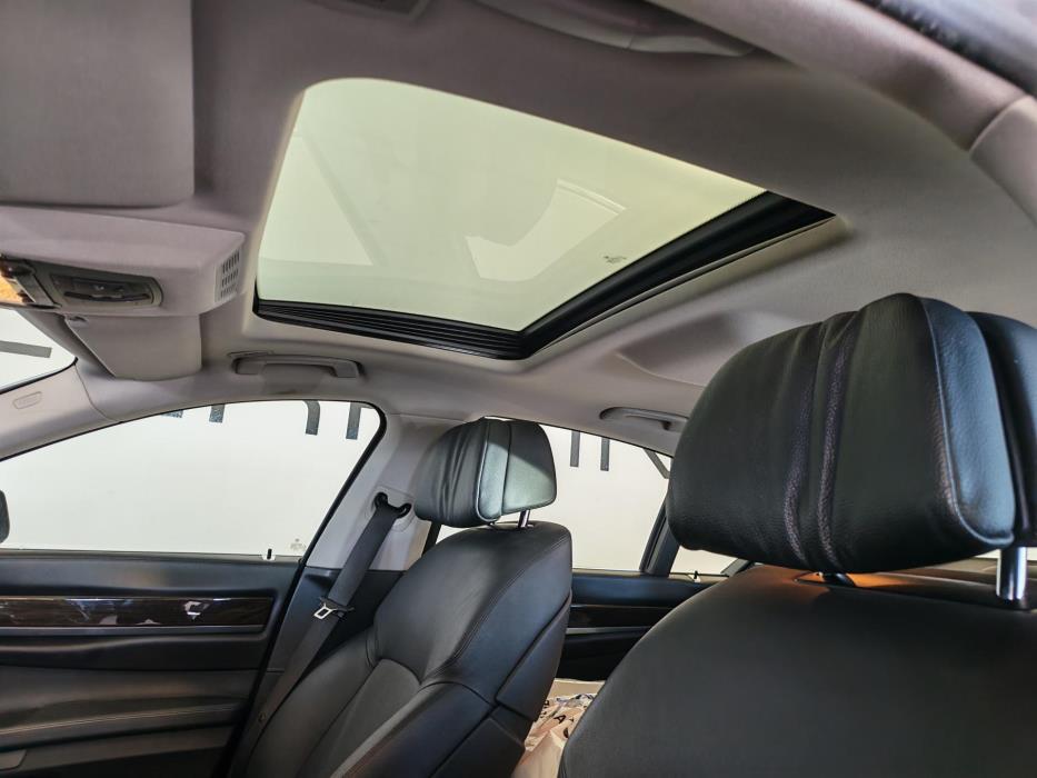 BMW 750 2010