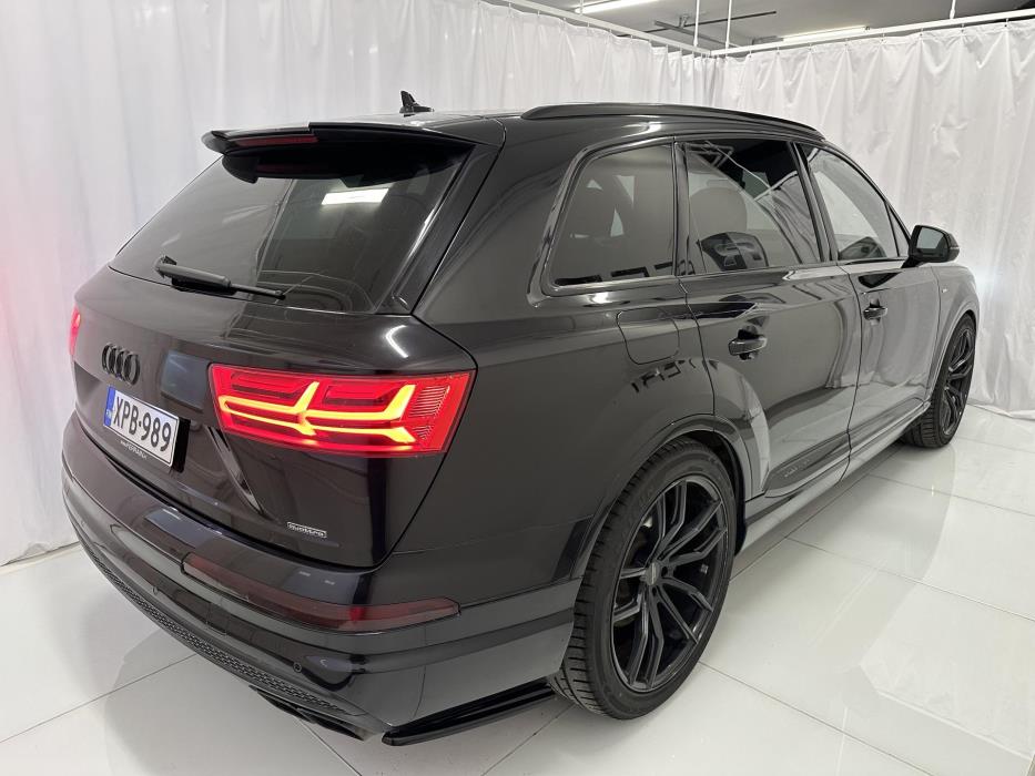AUDI Q7 2016