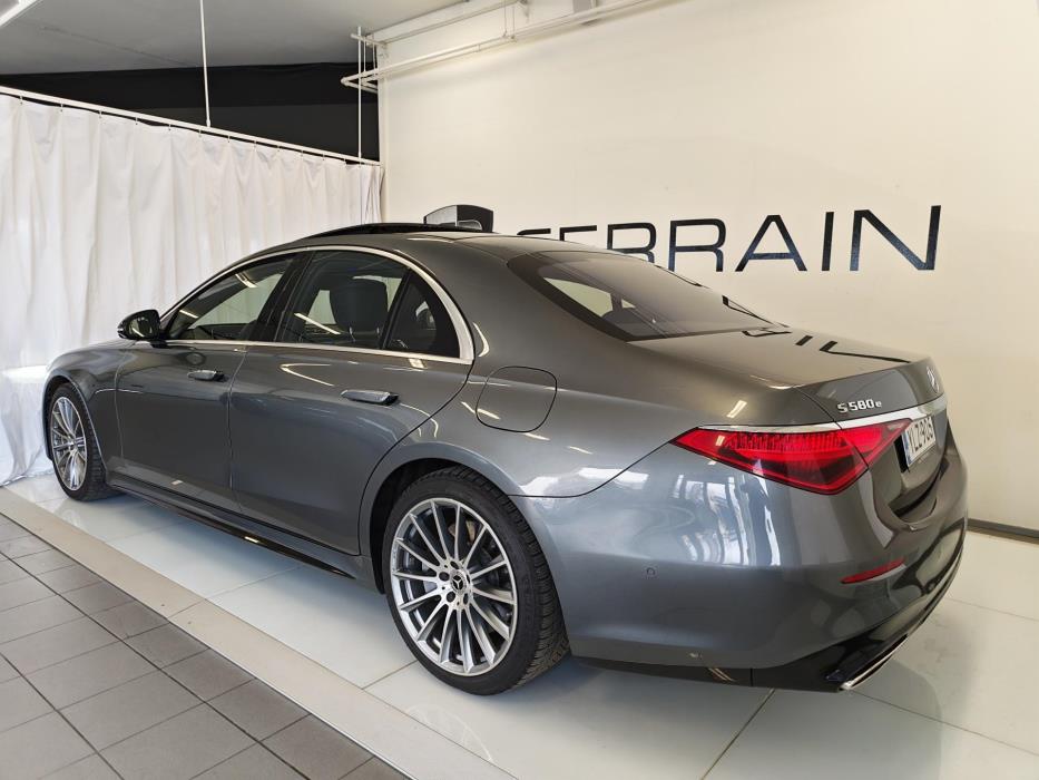 MERCEDES-BENZ S 2022