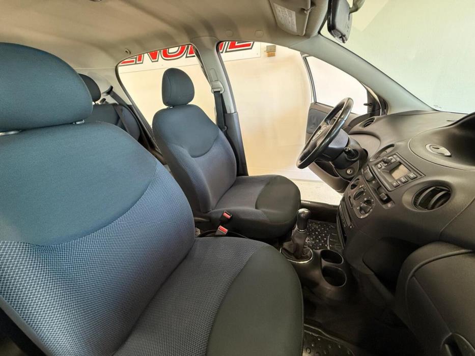 TOYOTA Yaris 2004