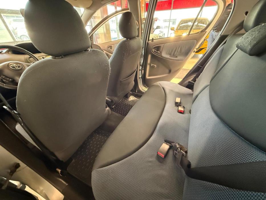 TOYOTA Yaris 2004
