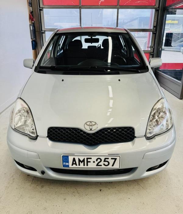 TOYOTA Yaris 2004