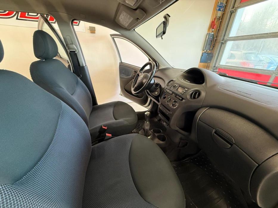 TOYOTA Yaris 2004