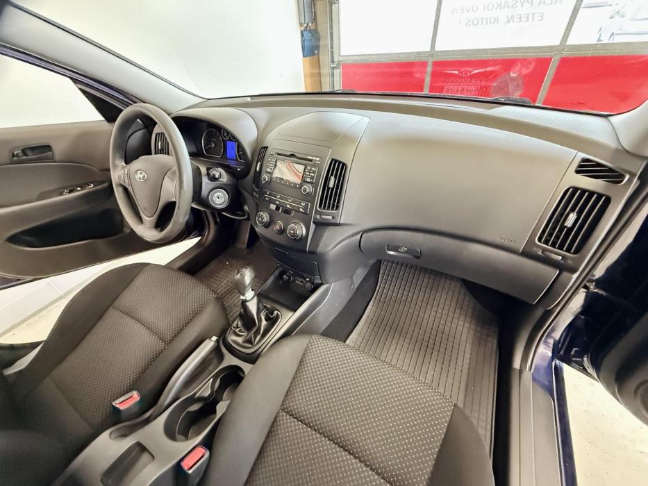 HYUNDAI i30 2012