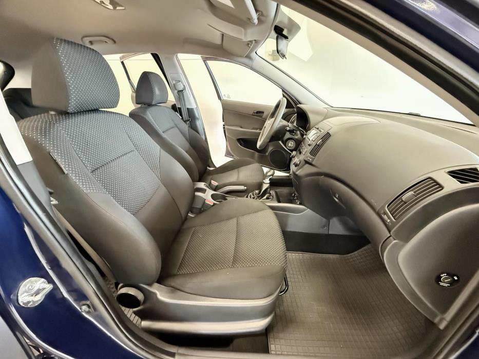 HYUNDAI i30 2012