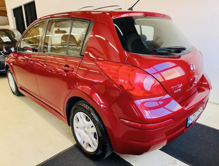 NISSAN Tiida 2010