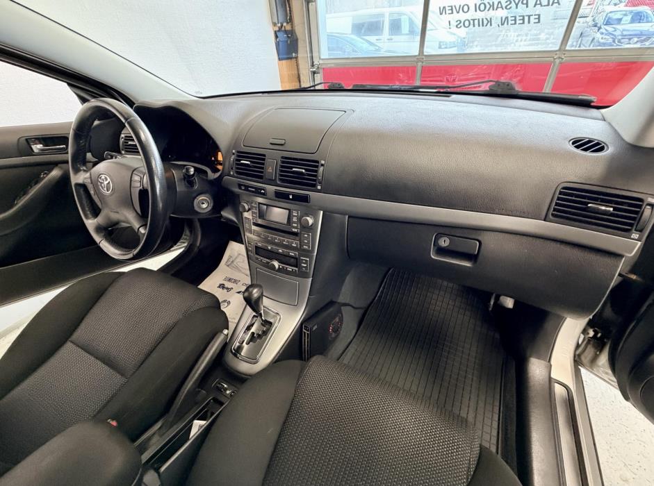 TOYOTA Avensis 2009