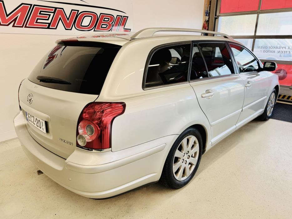 TOYOTA Avensis 2009