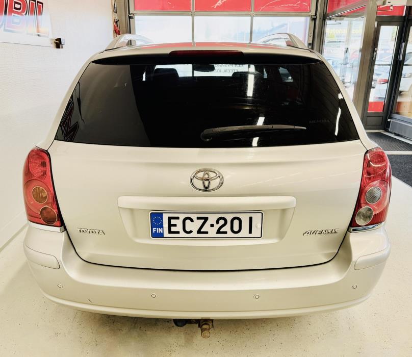 TOYOTA Avensis 2009