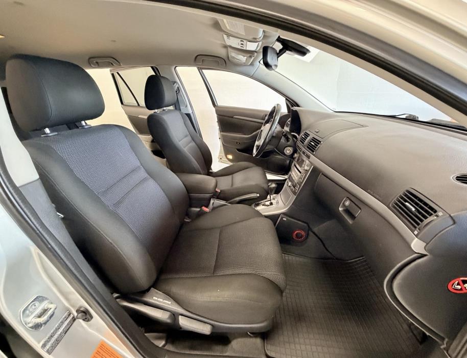 TOYOTA Avensis 2009