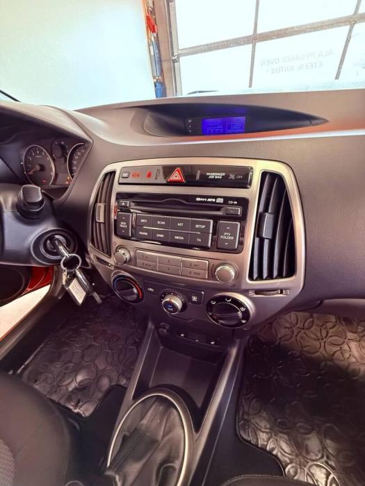 HYUNDAI i20 2013