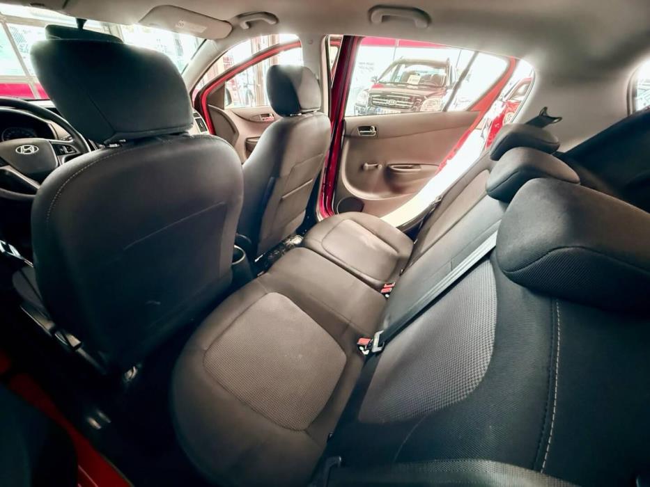 HYUNDAI i20 2013