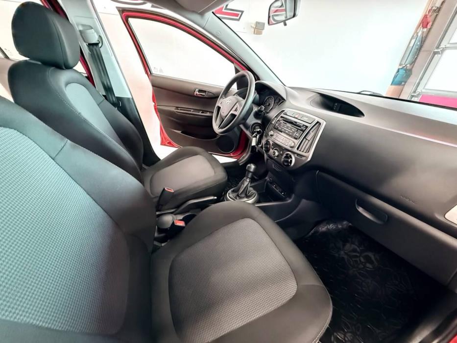 HYUNDAI i20 2013