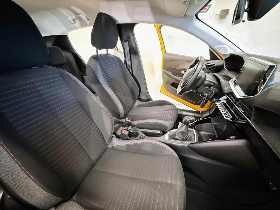 PEUGEOT 208 2020