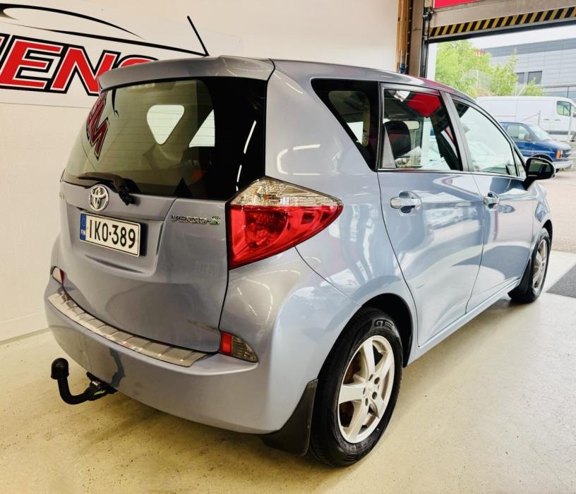 TOYOTA Verso-S 2012