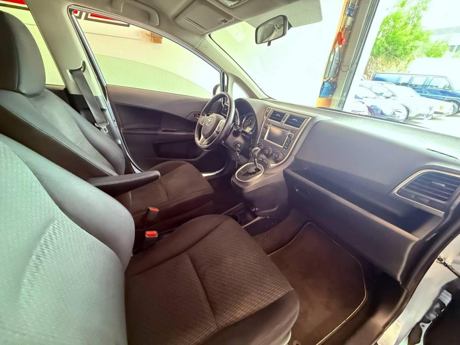 TOYOTA Verso-S 2012