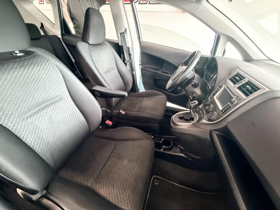 TOYOTA Verso-S 2012