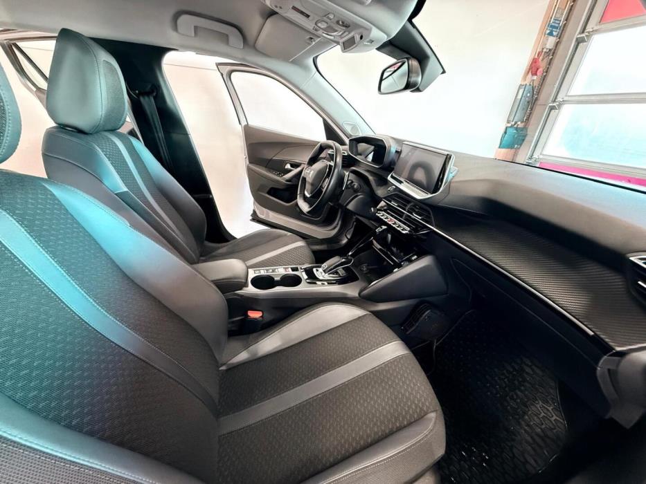 PEUGEOT 2008 2021