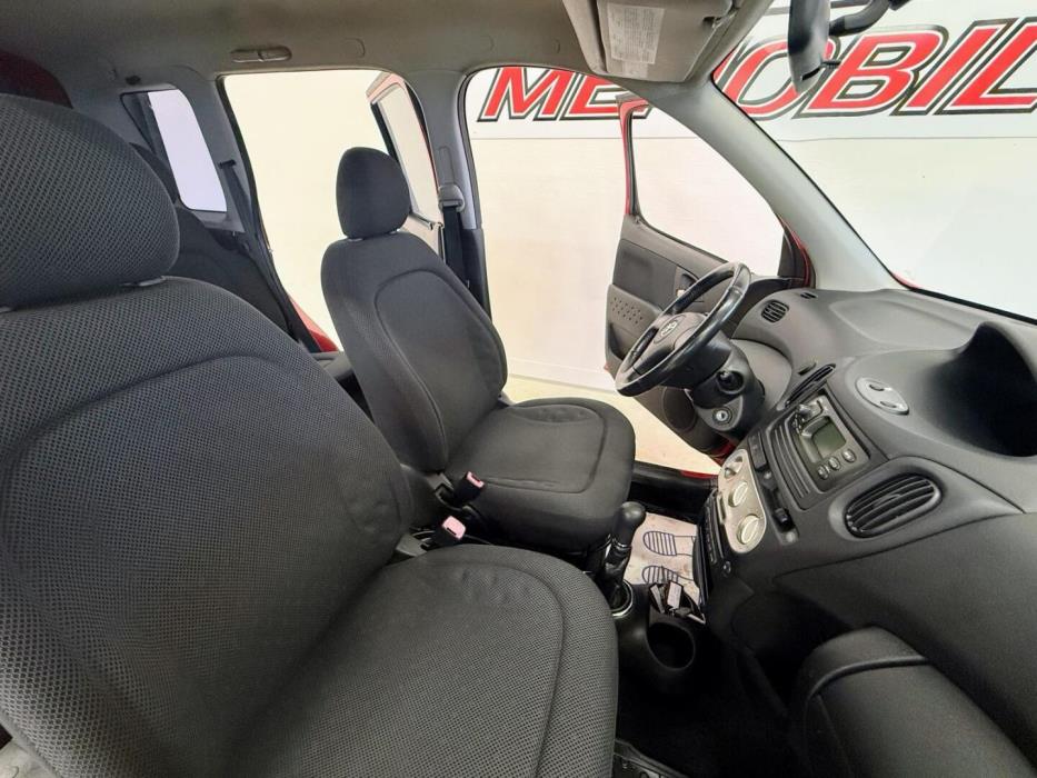 TOYOTA Yaris Verso 2004