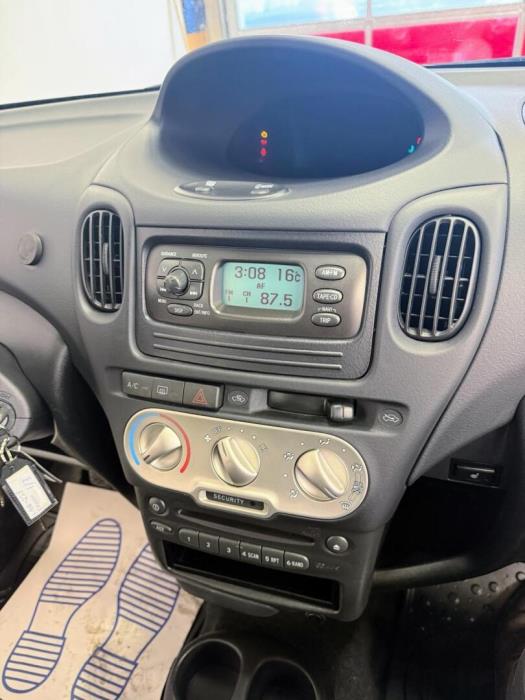 TOYOTA Yaris Verso 2004