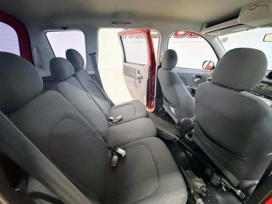 TOYOTA Yaris Verso 2004