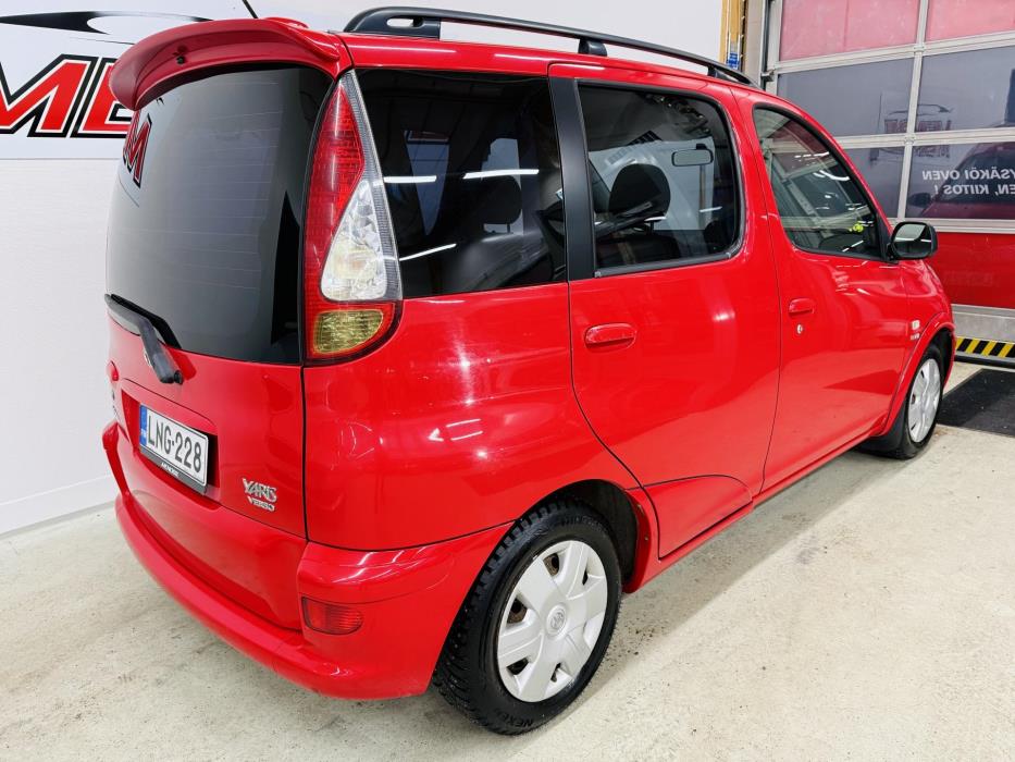 TOYOTA Yaris Verso 2004