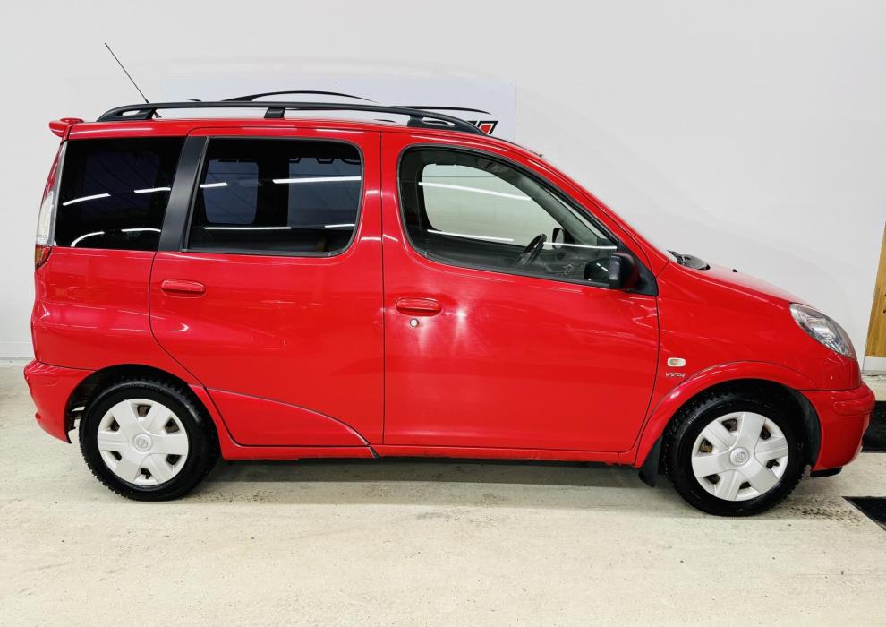 TOYOTA Yaris Verso 2004