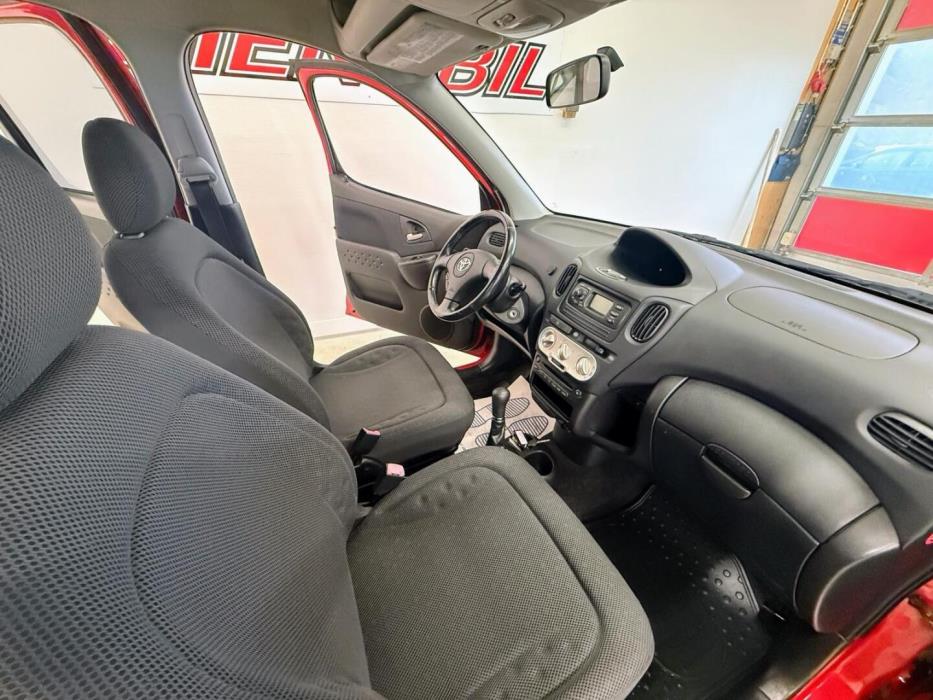 TOYOTA Yaris Verso 2004