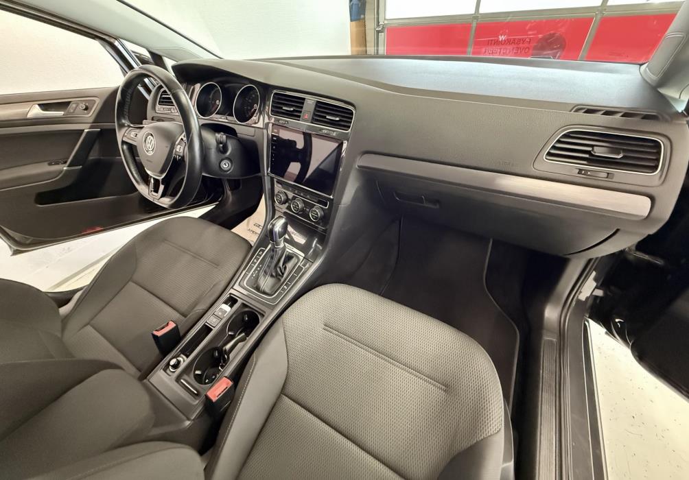 VOLKSWAGEN Golf 2019