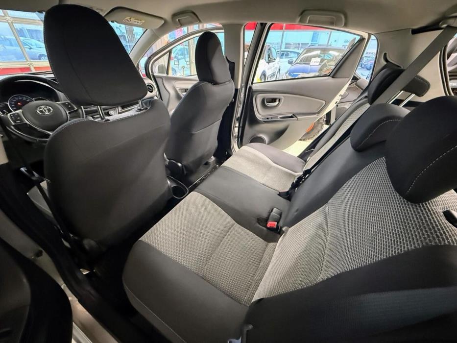 TOYOTA Yaris 2017