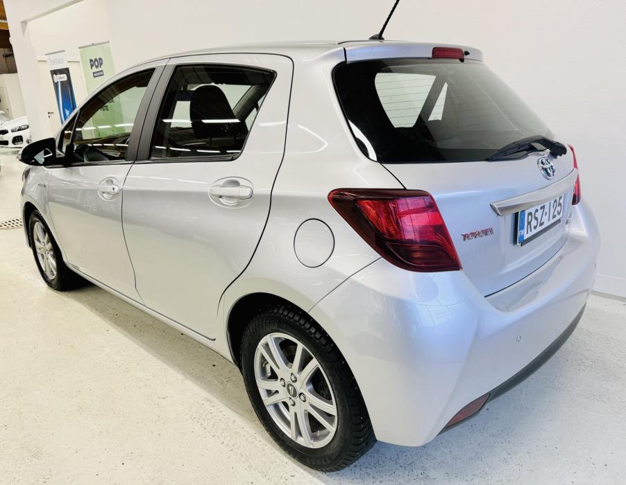 TOYOTA Yaris 2017