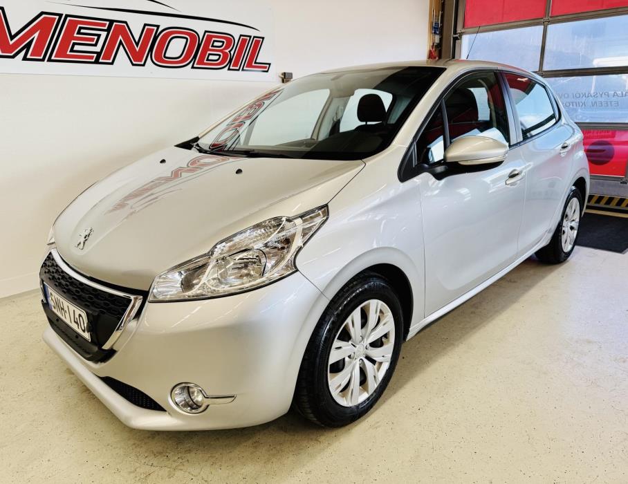 PEUGEOT 208 2015