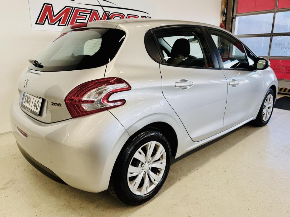 PEUGEOT 208 2015