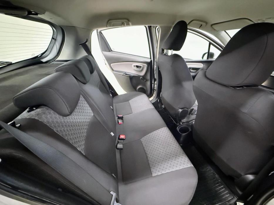 TOYOTA Yaris 2015
