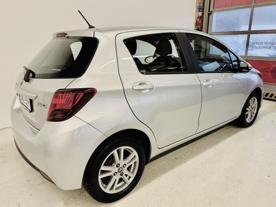 TOYOTA Yaris 2015
