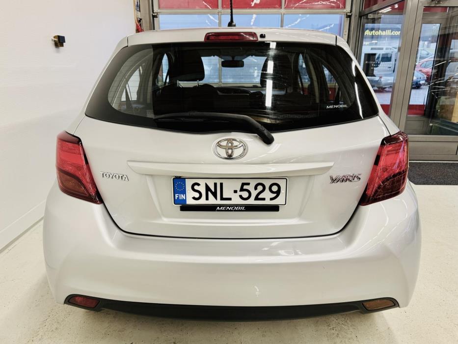 TOYOTA Yaris 2015