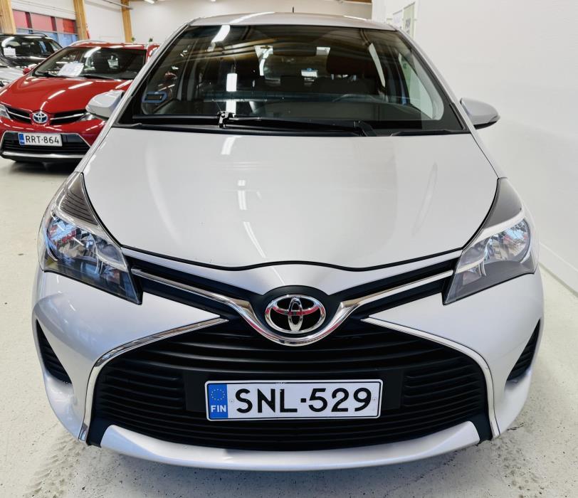 TOYOTA Yaris 2015