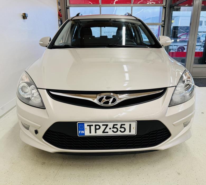 HYUNDAI i30 2011