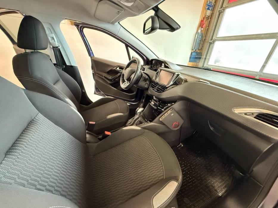 PEUGEOT 208 2017