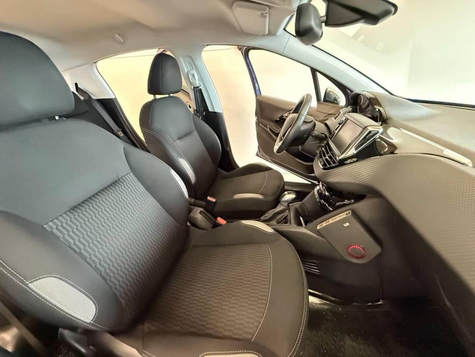 PEUGEOT 208 2017